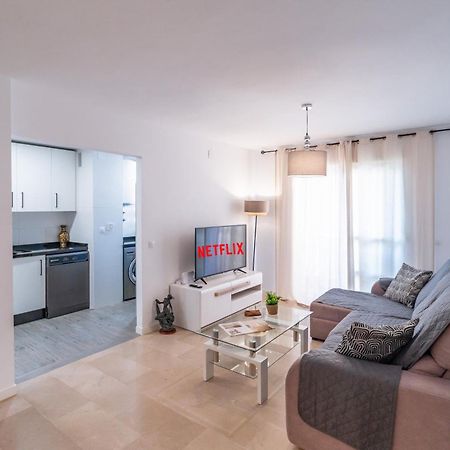 Casa Playa Guadalmar, Beautiful Apartment In Front Of The Sea, Wifi, Ac, Smart Tv, Private Parking มาลากา ภายนอก รูปภาพ