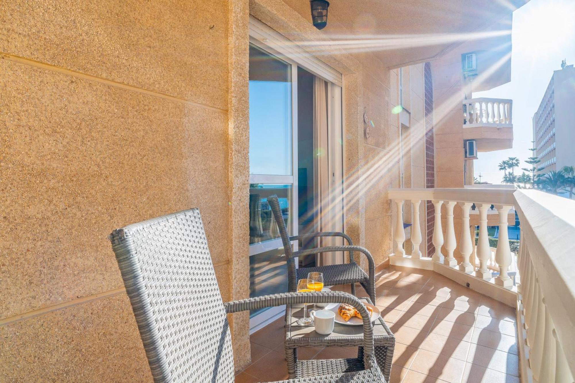 Casa Playa Guadalmar, Beautiful Apartment In Front Of The Sea, Wifi, Ac, Smart Tv, Private Parking มาลากา ภายนอก รูปภาพ