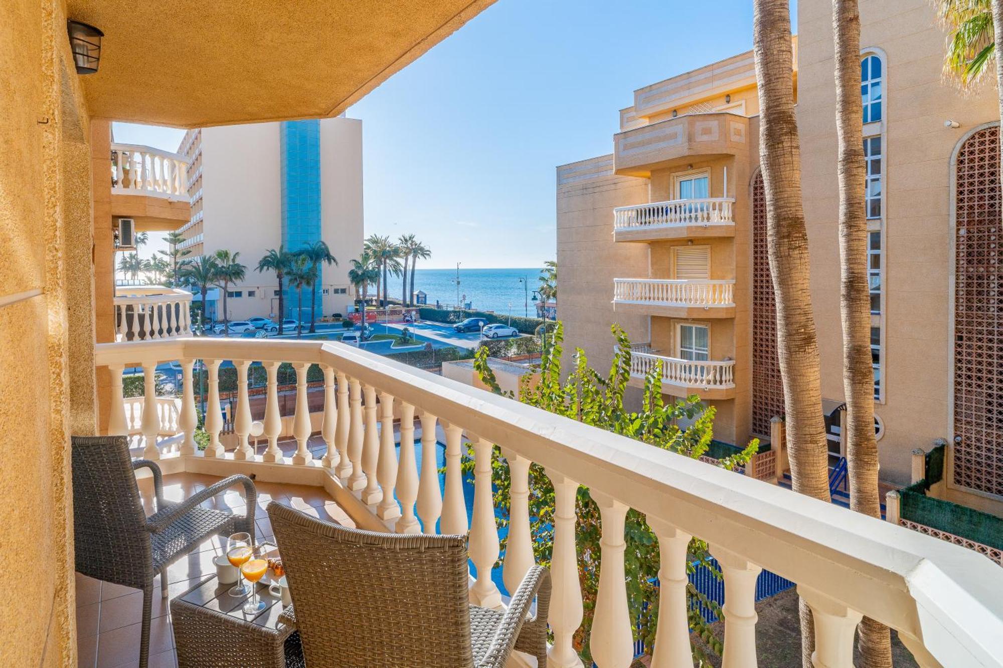 Casa Playa Guadalmar, Beautiful Apartment In Front Of The Sea, Wifi, Ac, Smart Tv, Private Parking มาลากา ภายนอก รูปภาพ