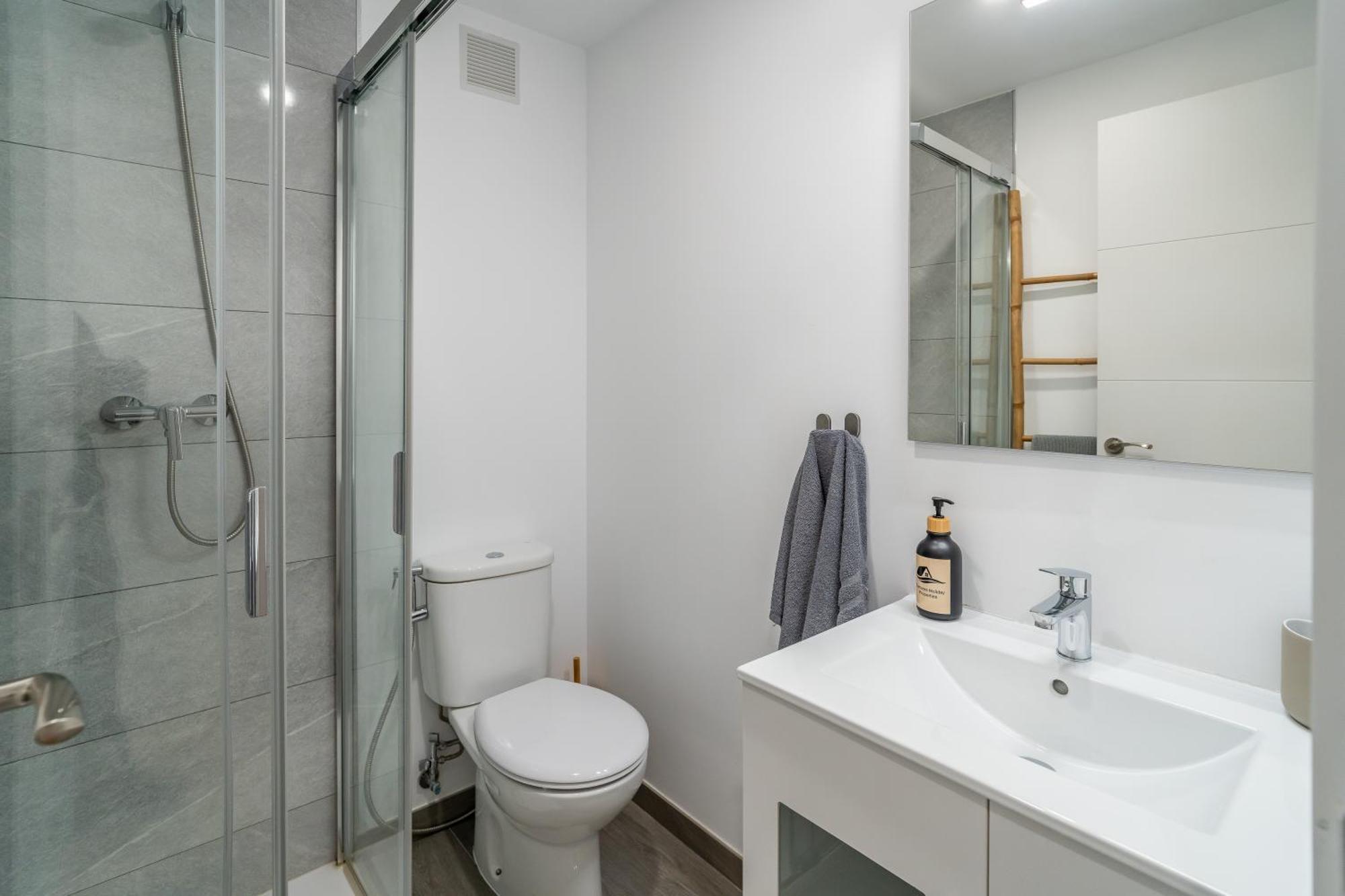 Casa Playa Guadalmar, Beautiful Apartment In Front Of The Sea, Wifi, Ac, Smart Tv, Private Parking มาลากา ภายนอก รูปภาพ