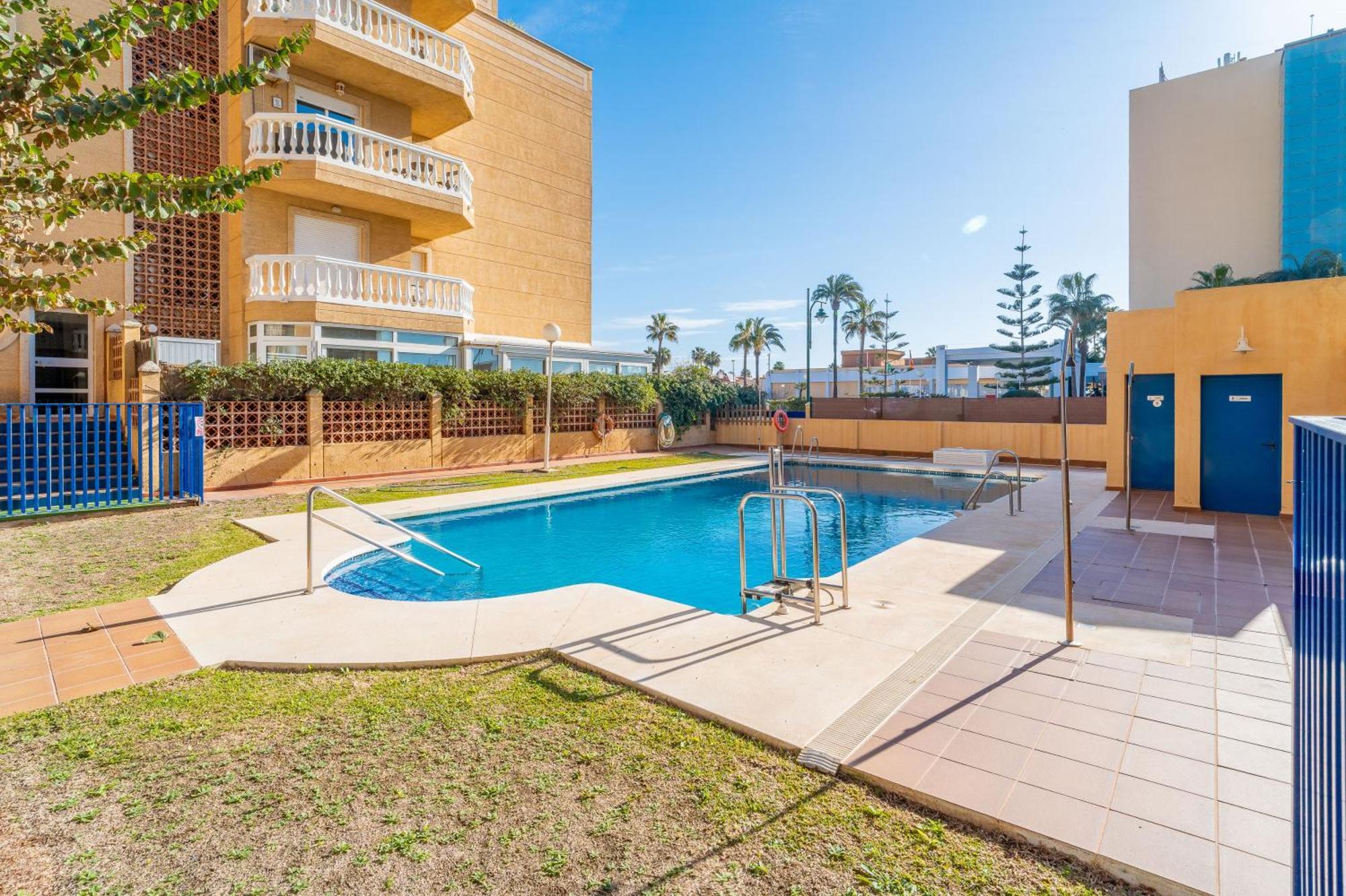 Casa Playa Guadalmar, Beautiful Apartment In Front Of The Sea, Wifi, Ac, Smart Tv, Private Parking มาลากา ภายนอก รูปภาพ
